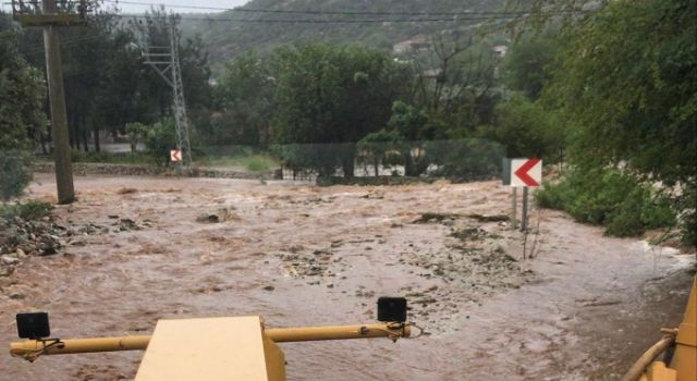 Sağanak Etkili Oldu: Dereler Taştı, Tarım Arazileri Su Altında Kaldı