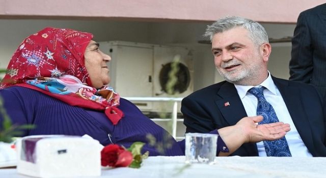 Bayram Coşkusu Şehrin Ulu Çınarlarıyla Paylaşıldı