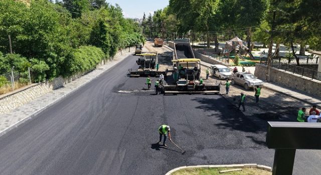 Büyükşehir, Dulkadiroğlu Pınarbaşı Caddesi’nde Asfalt Mesaisine Başladı