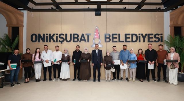 Onikişubat Belediyesi’nin Evlilik Okulu’nu tamamlayan ilk 50 çift sertifikalarını aldı