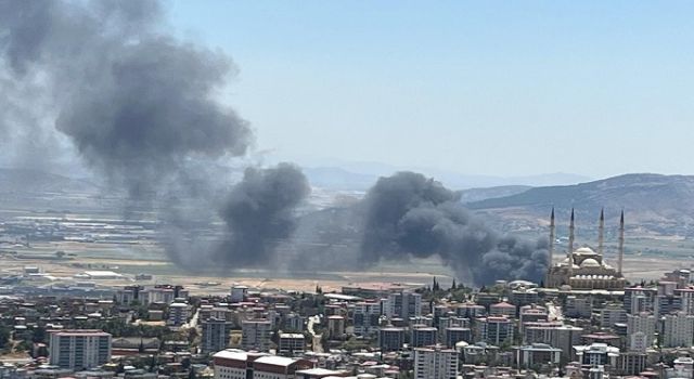 Kahramanmaraş’ta plastik deposu ve tekstil fabrikasında yangın
