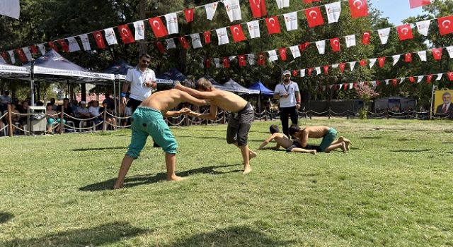 26 Yıllık Hasret Sona Erdi; Geleneksel Ağustos Fuarı Güreşleri Başladı