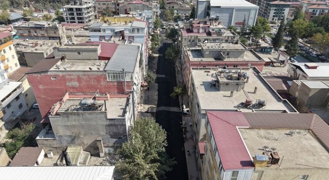 Büyükşehir, Dulkadiroğlu’nda Sokak Sokak Asfalt Mesaisini Sürdürüyor