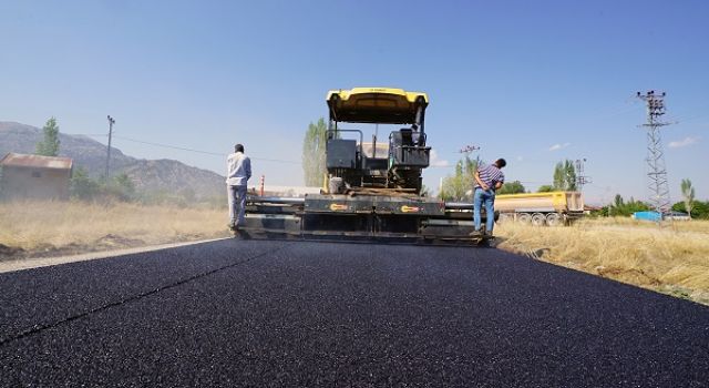 Büyükşehir, Göksun’da Bir Mahallenin Daha Yolunu Yeniliyor