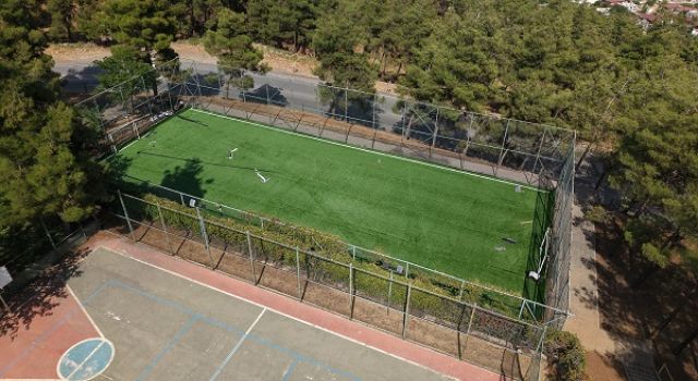 Büyükşehir, Türkoğlu’ndaki Halı Sahayı Yenileyerek Gençlere Kazandırıyor