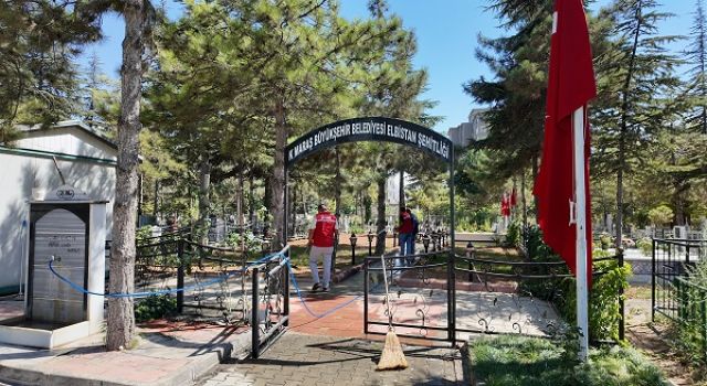 Büyükşehir’den Mezarlıklara Titiz Bakım