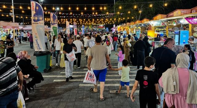 Geleneksel Ağustos Fuarı Esnafın Yüzünü Güldürdü