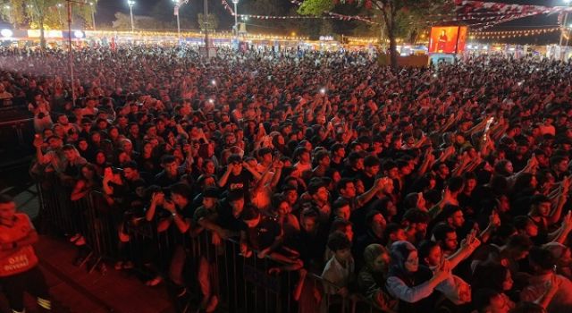 Geleneksel Ağustos Fuarı’nda Madrigal Coşkusu