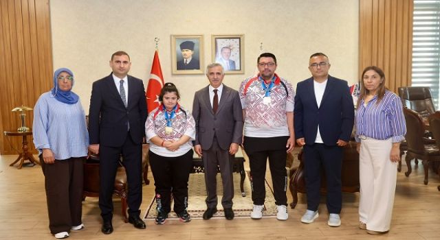 Vali Ünlüer, 2026 Judown Judo Dünya Şampiyonu Zeynep Sude Bilginer’i makamında misafir etti