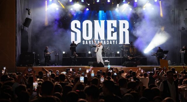 Zafer Bayramı Coşkusu Soner Sarıkabadayı Konseriyle Taçlandı