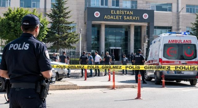 Adliye önünde silahlı kavga: 3 yaralı