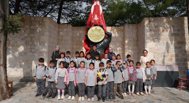 Büyükşehir, Edebiyat Şehri’nde Çocukların Dünyasını Kitaplarla Renklendiriyor