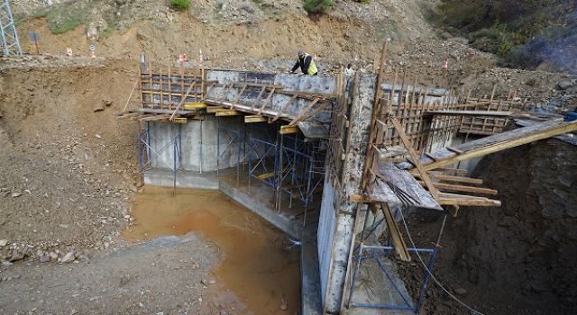 Büyükşehir, Hacılar Mahallesi’ne Yeni Köprü İnşa Ediyor