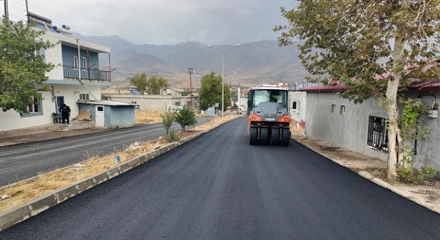 Büyükşehir’den Ekinözü’nde Altyapının Ardından Asfalt Mesaisi
