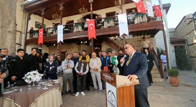 DULKADİROĞLU’NDA KÜLTÜR VE SANATA YENİ BİR SOLUK: AVLU1890 GÖRKEMLİ TÖRENLE AÇILDI