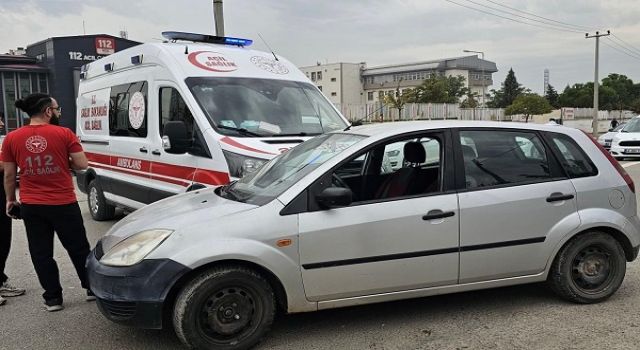 Otomobil ile Ambulans Çarpıştı