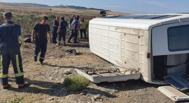 Tarım işçilerini taşıyan minibüs devrildi: 12 yaralı