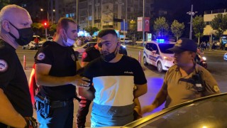 Dur İhtarına Uymayan Sürücü Aracı Polisin Üzerine Sürdü