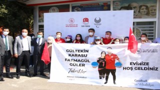 OLİMPİYAT GURURLARIMIZ ÇİÇEKLERLE KARŞILANDI