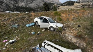 Otomobil Takla Attı: 1 Ölü 1 Yaralı 