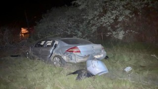 Otomobil Tarlaya Uçtu: 2 Yaralı 