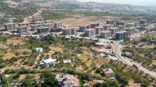 DULKADİROĞLU’NDA DEPREM KONUTLARI YÜKSELİYOR