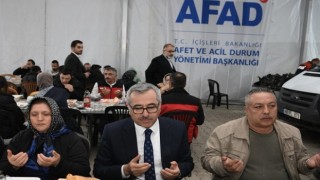 Başkan Güngör, Galatasaray Konteyner Kent’te Vatandaşlarla İftar Yaptı