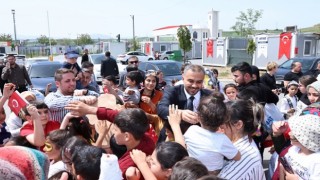 Başkan Toptaş, 23 Nisan’da depremzede çocukları unutmadı