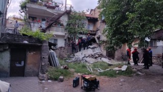 Kahramanmaraş'ta metruk bina çöktü: Arama çalışmaları sürüyor 
