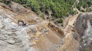 Andırın’la Merkezin Ulaşımını 20 Kilometre Kısaltacak Yol İnşaatı Hızla İlerliyor