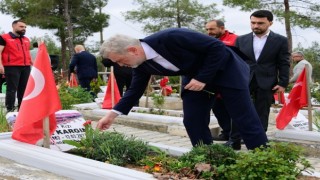 Bayram Arifesinde Aziz Şehitler ve Deprem Şehitleri Kabri Başında Dualarla Yâd Edildi