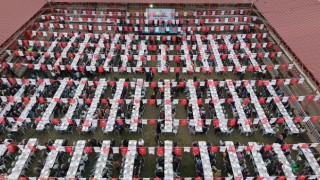 Büyükşehir’in İftar Sofrası Bu Kez Onikişubat’ta Yüzlerce Vatandaşı Ağırladı