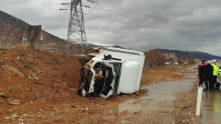 Göksun’nda kamyonet devrildi: 1 yaralı 