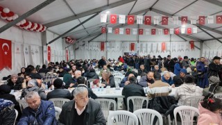 Kahramanmaraş'ta her gün 20 bin kişilik iftar sofrası kuruluyor 