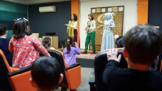 Büyükşehir’in Uluslararası Şöleni, Çocuklar ve Masallar Arasında Köprüler Kuruyor