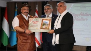 Dünya Ahileri Ödül Töreninde Remzi Usta Ödülünü Aldı
