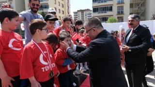 En anlamlı 23 Nisan Şenliği, Down sendromlu öğrencilerden