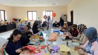 Kadınlar Büyükşehir’in Kursunda Hem Sosyalleşiyor Hem Üretiyor