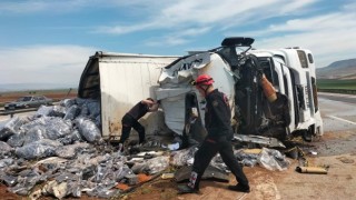 Kahramanmaraş otobanda tır devrildi: 1 yaralı 