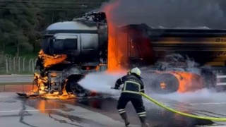 Kahramanmaraş’ta seyir halinde olan tır alev topuna döndü