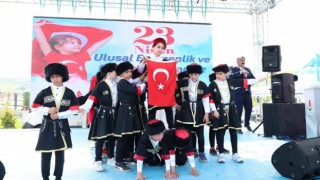 OnikiŞubat Belediyesinin Katkılarıyla EXPO Alanında ki 23 Nisan Kutlamalarına Akedaş İlkokulu Damga Vurdu