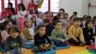Şehit Hakan Akdere Gündüz Bakımevi’nin minikleri Türk Dünyası Masalları ile eğlendi