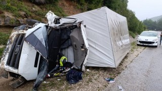 Andırın’da kamyonet devrildi: 1 yaralı