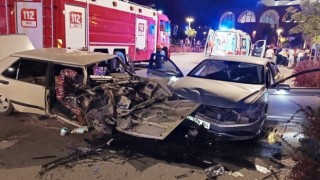 Kahramanmaraş’ta iki otomobil çarpıştı: 3 yaralı 