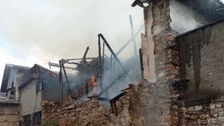 Metruk binada yangın 