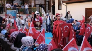 Cumhuriyetin 102. Yılına Zarafetle Dokunuş: “Köklerden Zarafete: Garbi Yeli” Defilesi Büyük Beğeni Topladı