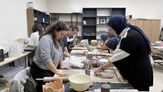 Kursiyerler KAMEK’in Seramik Atölyesinde Kendi Sanat Eserlerini Üretiyor