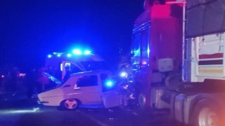 Andırın’da otomobil ile tır çarpıştı: 2 yaralı 