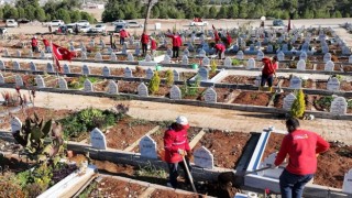 Büyükşehir, Mezarlıklarda Bakım ve Düzenleme Çalışmalarını Sürdürüyor