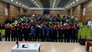 Onikişubat Belediyespor’un voleybolcuları, Kahramanmaraşlı gençlere ilham oluyor